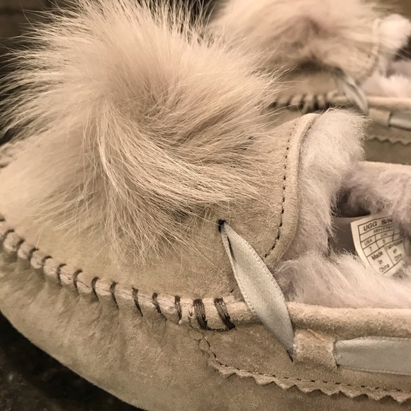New UGG Dakota Pom Pom Slippers, Seal Grey, 7 - Picture 5 of 8